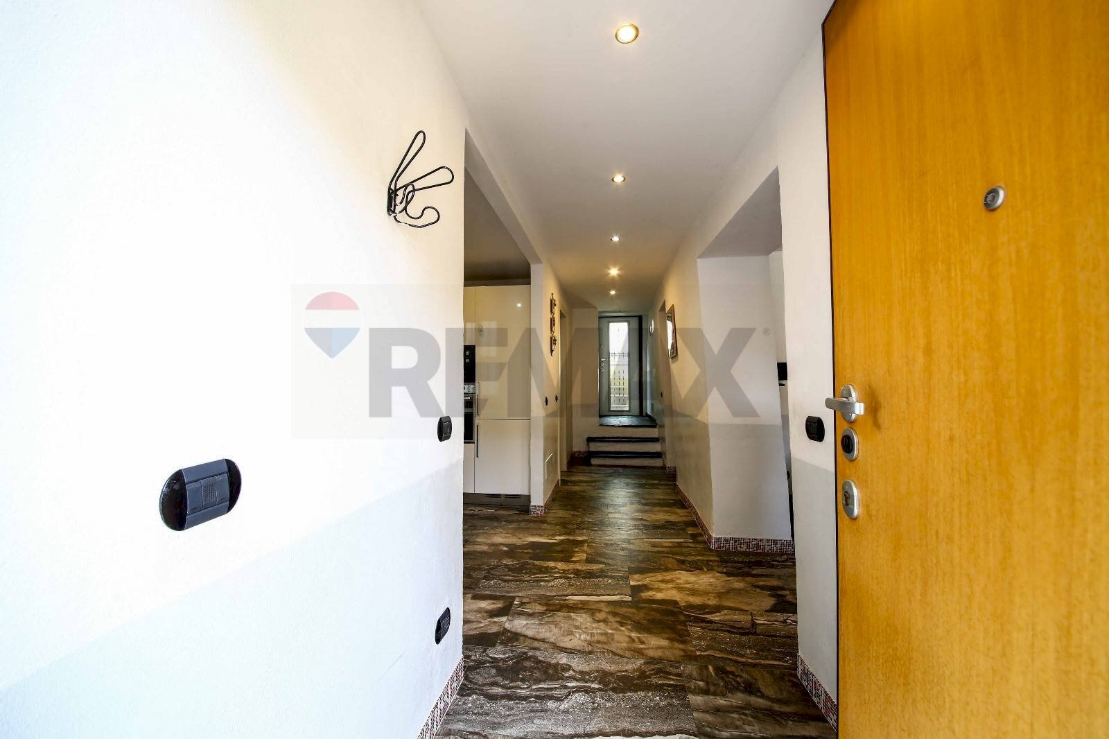 Hall / corridoio - Independent house Carate Urio - photo 3