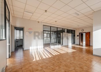 Stanza vuota - Office VIA MONTI
7, Reggio nell'Emilia - photo 2