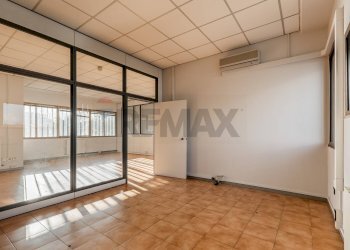 Stanza vuota - Office VIA MONTI
7, Reggio nell'Emilia - photo 8