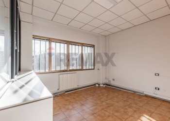 Stanza vuota - Office VIA MONTI
7, Reggio nell'Emilia - photo 14