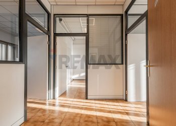 Hall / corridoio - Office VIA MONTI
7, Reggio nell'Emilia - photo 15