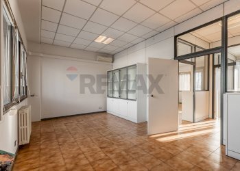Stanza vuota - Office VIA MONTI
7, Reggio nell'Emilia - photo 19