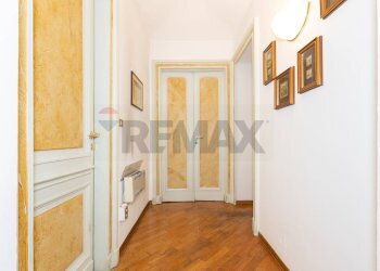 Hall / corridoio - Apartment Torino - photo 23