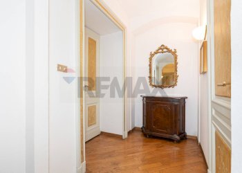 Hall / corridoio - Apartment Torino - photo 24