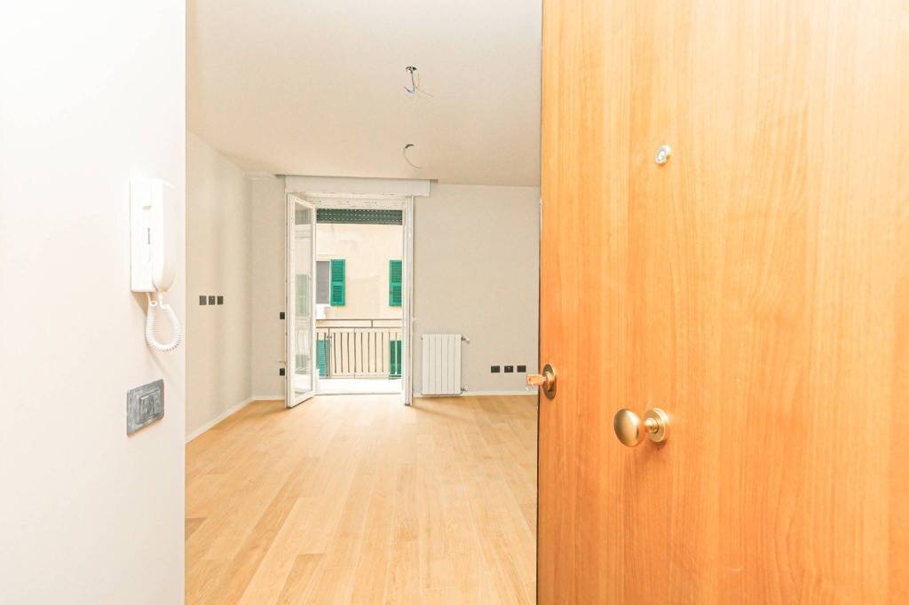 Ingresso - Bilocale via Assarotti, 17A, Genova (zona Castelletto) - foto 2