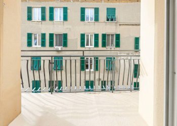 Balcone - Bilocale via Assarotti, 17A, Genova (zona Castelletto) - foto 8