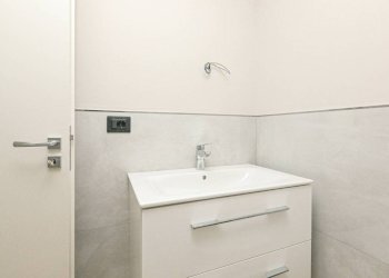 Bagno - Bilocale via Assarotti, 17A, Genova (zona Castelletto) - foto 19