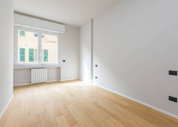 Camera da letto - Bilocale via Assarotti, 17A, Genova (zona Castelletto) - foto 14