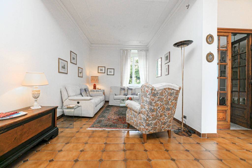 Salone - Appartamento corso Firenze, 80, Genova (zona Castelletto) - foto 3