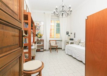 Camera da letto - Appartamento corso Firenze, 80, Genova (zona Castelletto) - foto 34