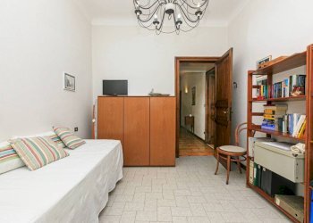 Camera da letto - Appartamento corso Firenze, 80, Genova (zona Castelletto) - foto 37