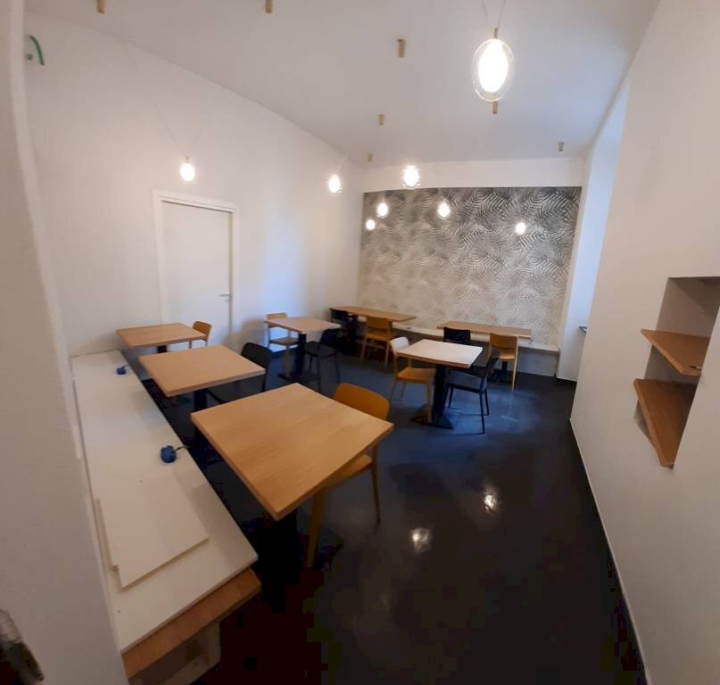 Interno non residenziale - Negozio via Sestri, Genova (zona Sestri Ponente) - foto 1