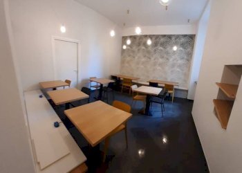 Interno non residenziale - Negozio via Sestri, Genova (zona Sestri Ponente) - foto 1