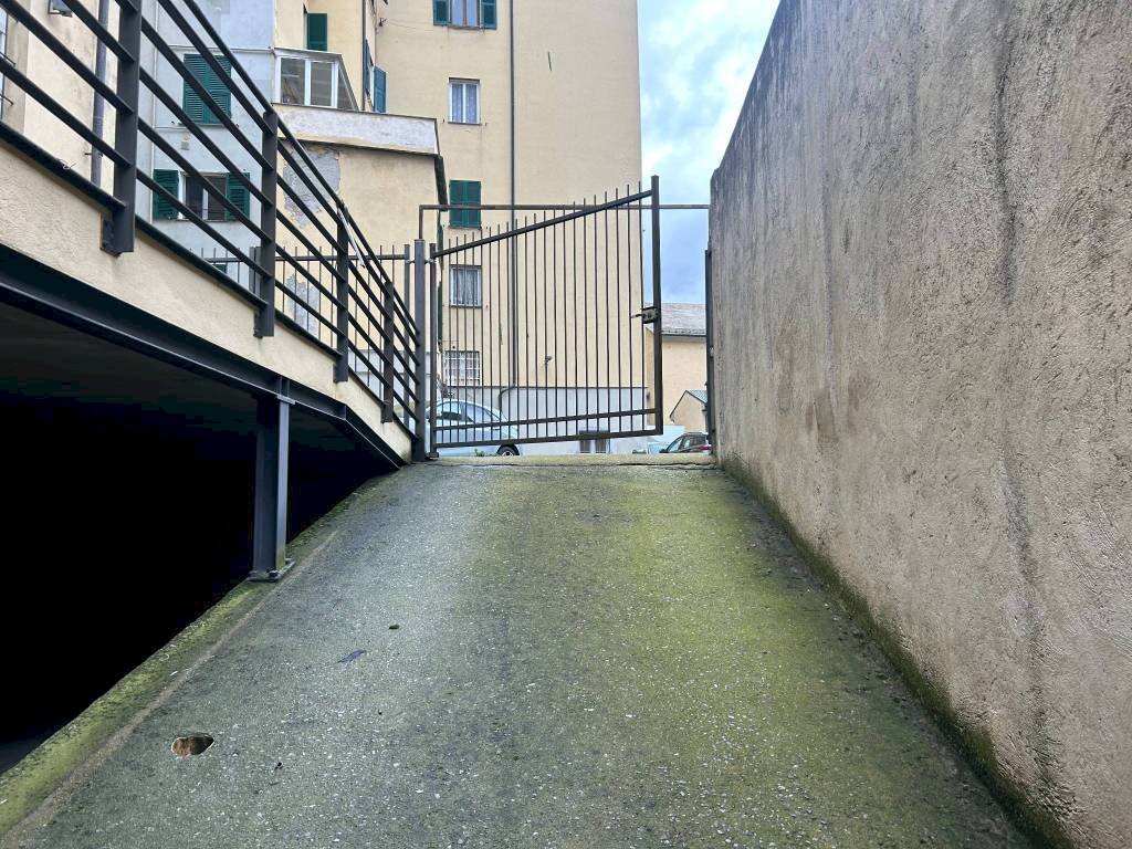 Cortile interno - Magazzino Genova (zona Sampierdarena) - foto 1
