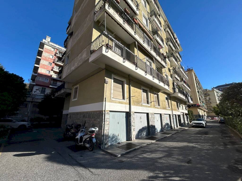 Facciata - Quadrilocale via dell'Alloro, Genova (zona Sestri Ponente) - foto 1