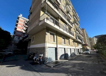 Facciata - Quadrilocale via dell'Alloro, Genova (zona Sestri Ponente) - foto 2