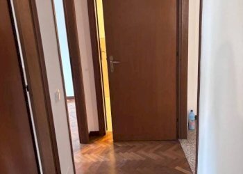 Corridoio - Three-room apartment via Giovanni Amendola, Pavia - photo 16
