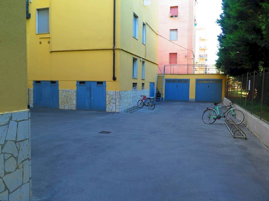 Cortile interno - Box via Milano, Parma - photo 1