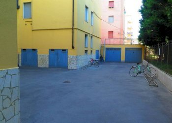 Cortile interno - Box via Milano, Parma - photo 1