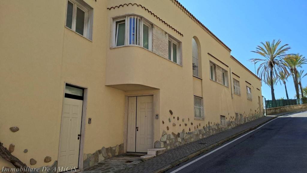 Facciata - Quadrilocale via Charles Garnier, 54, Bordighera - foto 3