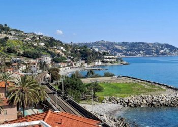 Vista - Trilocale via Charles Garnier, 54, Bordighera - foto 42