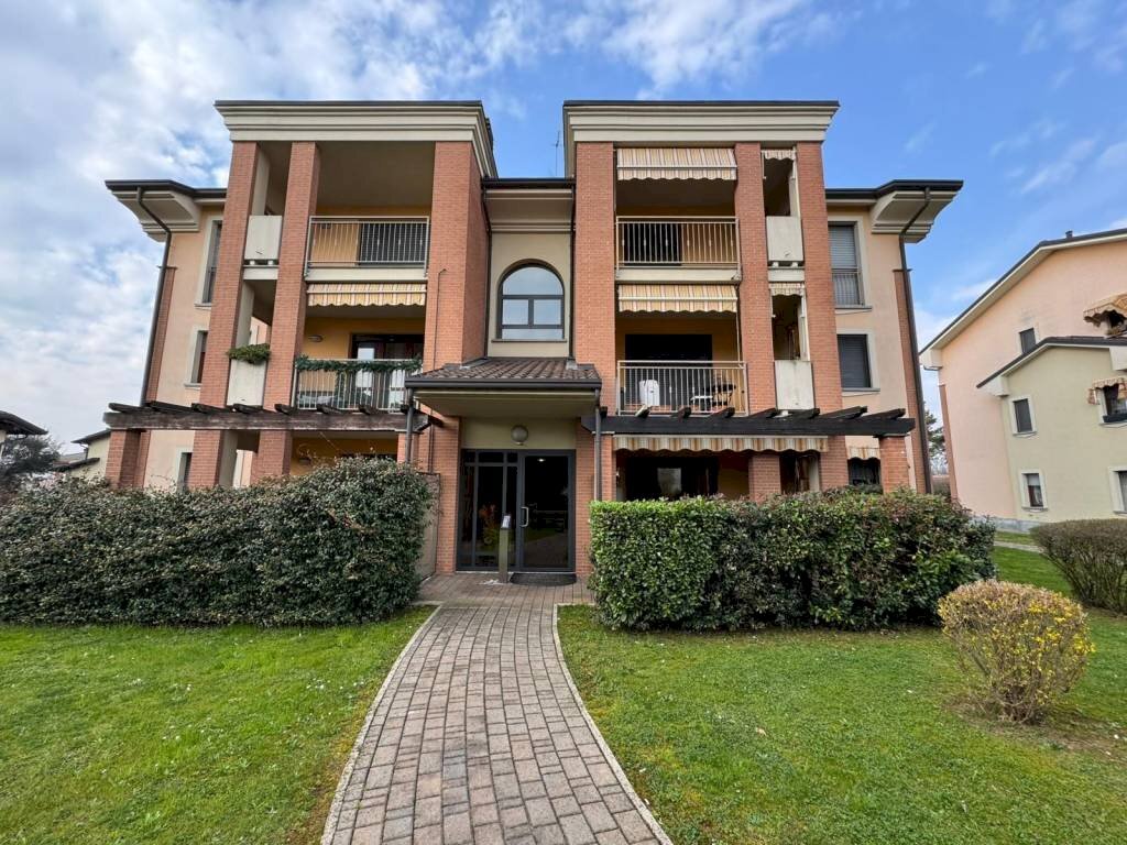 Facciata - Trilocale via per Fornaci, 45, Fagnano Olona - foto 1