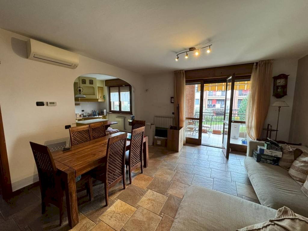 Salone - Trilocale via per Fornaci, 45, Fagnano Olona - foto 2