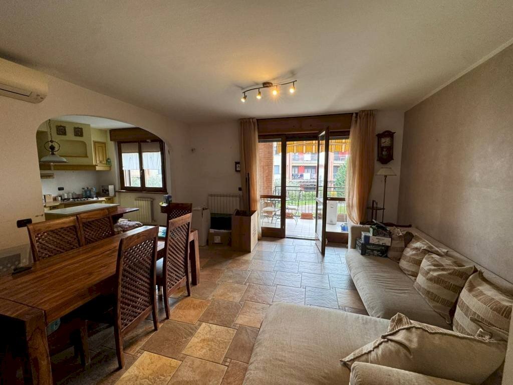 Salone - Trilocale via per Fornaci, 45, Fagnano Olona - foto 3