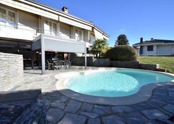 Piscina - Villa Via Cesare Pevase
 
10, Varallo Pombia - foto 2