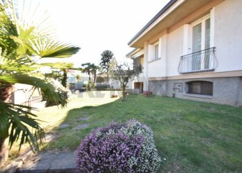 Giardino - Villa Via Cesare Pevase
 
10, Varallo Pombia - foto 6