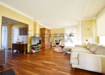 Soggiorno - Villa Via Cesare Pevase
 
10, Varallo Pombia - foto 11