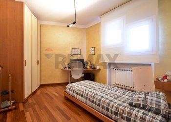 Camera / camera da letto - Villa Via Cesare Pevase
 
10, Varallo Pombia - foto 16