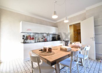 Sala da pranzo - Villa Via Cesare Pevase
 
10, Varallo Pombia - foto 18