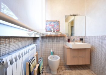 Bagno - Villa Via Cesare Pevase
 
10, Varallo Pombia - foto 22