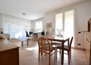 Sala da pranzo - Villa Via Cesare Pevase
 
10, Varallo Pombia - foto 24