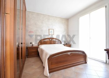 Camera / camera da letto - Villa Via Cesare Pevase
 
10, Varallo Pombia - foto 26