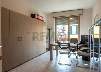 Camera / camera da letto - Ufficio Viale Matteotti
 
13, Arona - foto 6