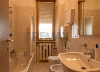 Bagno - Ufficio Viale Matteotti
 
13, Arona - foto 10