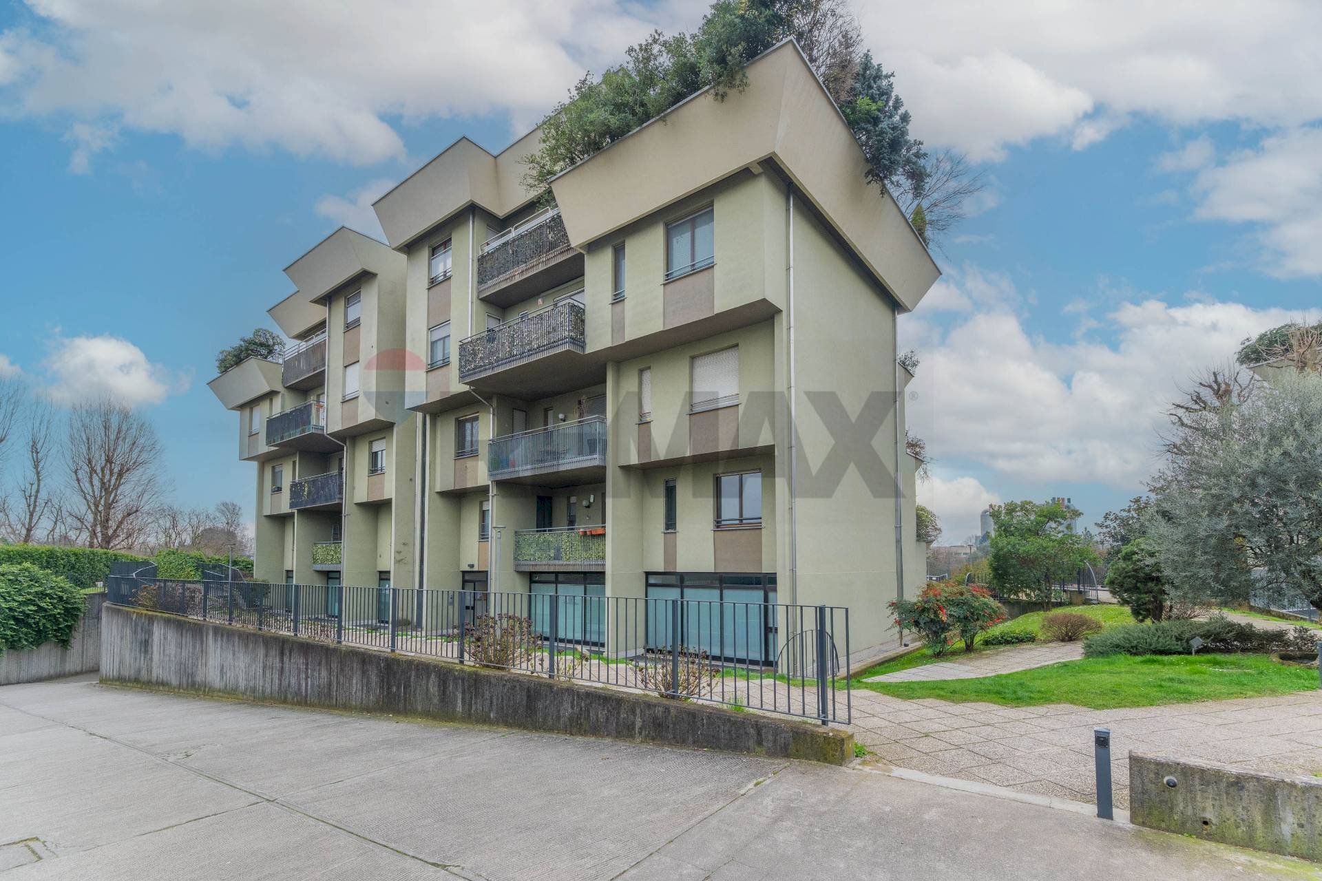 Edificio all\'aperto - Trilocale via papa giovanni XXII
21, Nerviano - foto 2