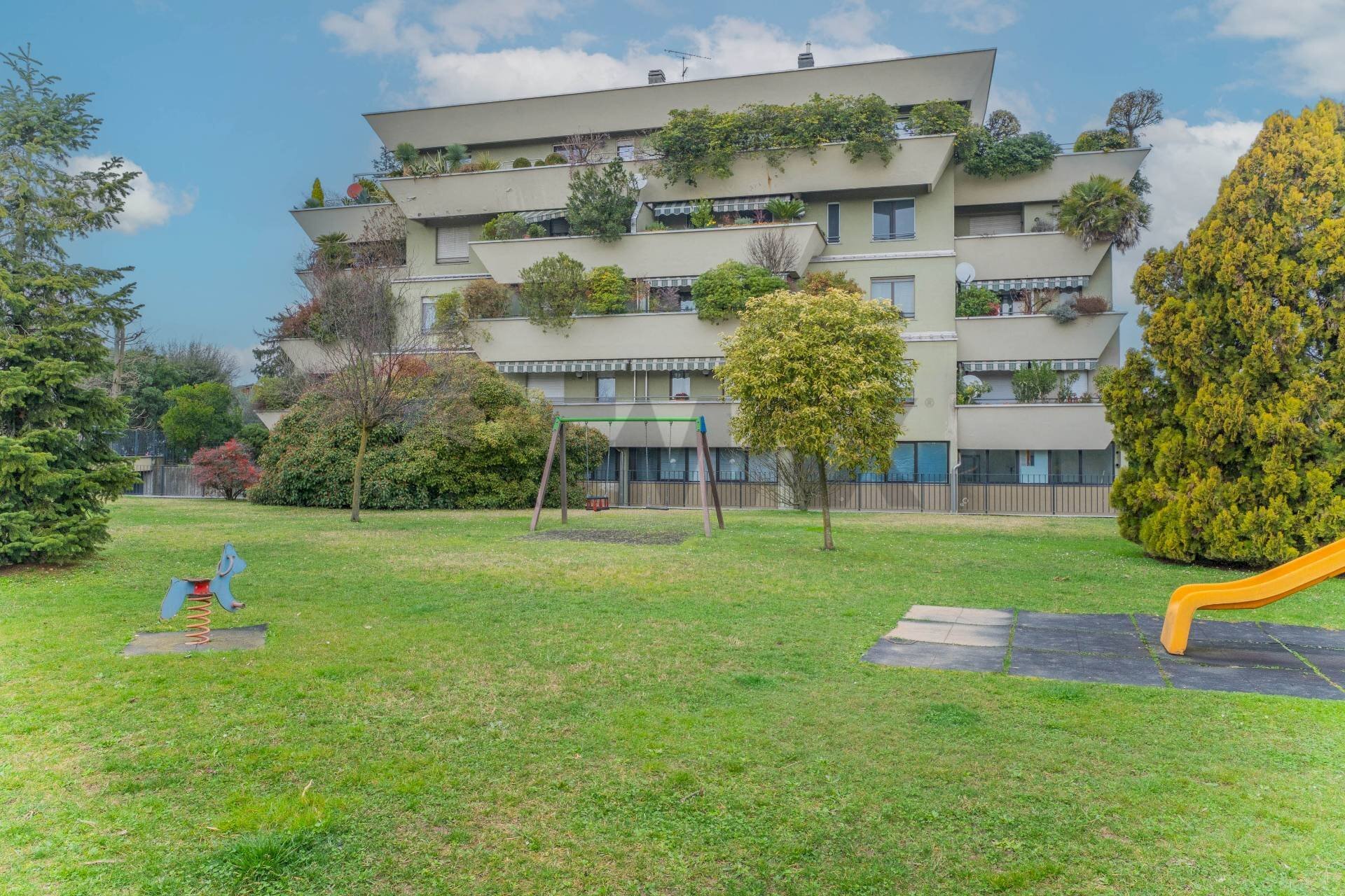 Edificio all\'aperto - Trilocale via papa giovanni XXII
21, Nerviano - foto 3