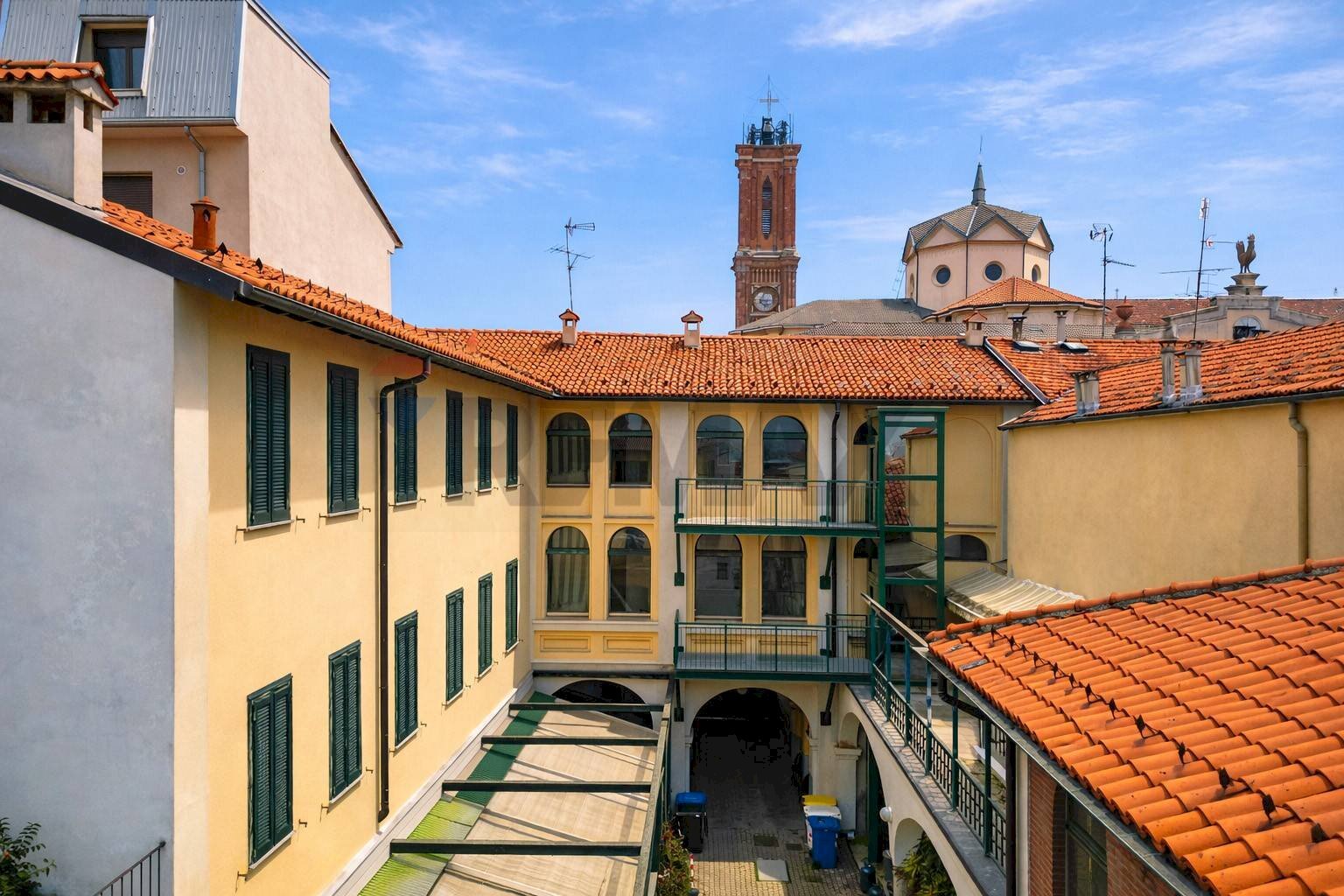 Edificio all\'aperto - Stabile - Palazzo Piazza Martiri della Libertà, Galliate - foto 1