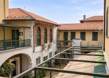 Edificio all\'aperto - Stable - Palace Piazza Martiri della Libertà, Galliate - photo 3