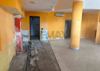 Stanza vuota - Negozio VIA CHINOTTO
 
10, Arona - foto 11