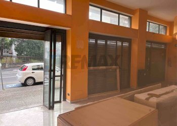 Edificio all\'aperto - Negozio VIA CHINOTTO
 
10, Arona - foto 12