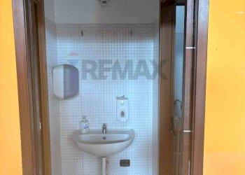 Bagno - Negozio VIA CHINOTTO
 
10, Arona - foto 13