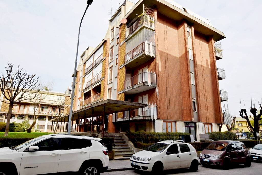 Facciata - Quadrilocale via Luigi Manfredi, 1, Mondovì - foto 2