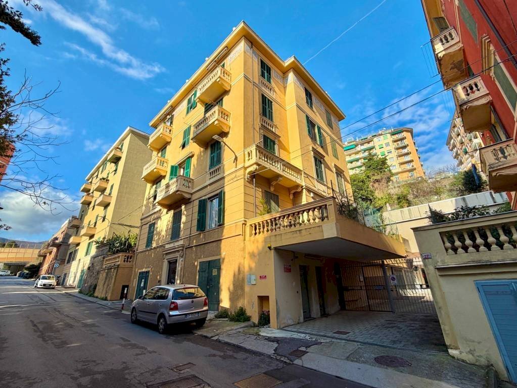Facciata - Trilocale via dei Reggio, Genova (zona Pegli) - foto 1