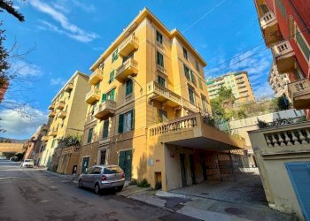 Facciata - Trilocale via dei Reggio, Genova (zona Pegli) - foto 1