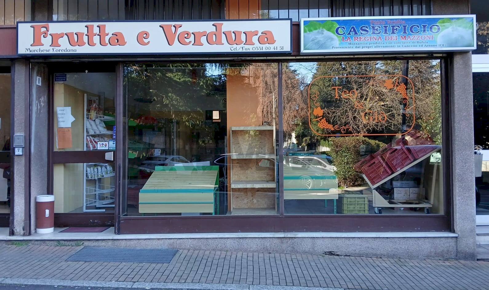 Edificio all\'aperto - Shop piazza madonnina
 
7, Solbiate Arno - photo 1