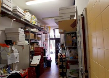 Dispensa di stoccaggio - Shop piazza madonnina
7, Solbiate Arno - photo 8